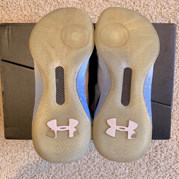 Steph Curry (SC) UNDERARMOUR youth size 5 basketball sneakers. - Picture 5 of 10